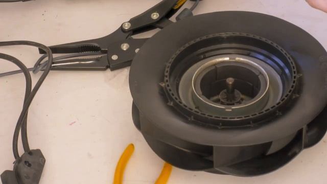 replacing ball bearing of EBM PAPST fan смотреть онлайн