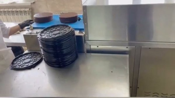 Глазирование тортов на глазировочной линии ZETA от компании DitoGroup