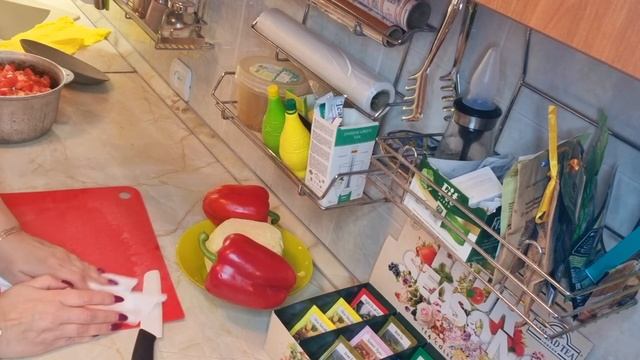 ВЛОГ: Готовим шикарную тушеную капусту с болгарским перчиком и хмели-сунели? смотреть онлайн