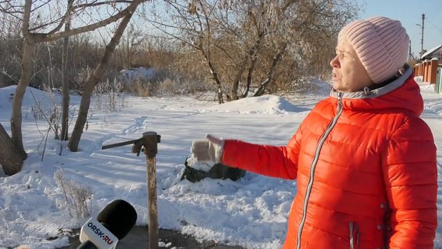 В Орске на улице Водной появился ручей из питьевой воды за счет горожан смотреть онлайн