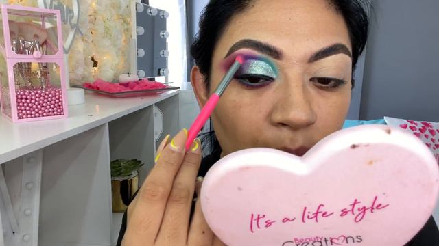 2 MAQUILLAJES CON NUEVA PALETA HIBISCUS DREAM AMOR US 💖 смотреть онлайн