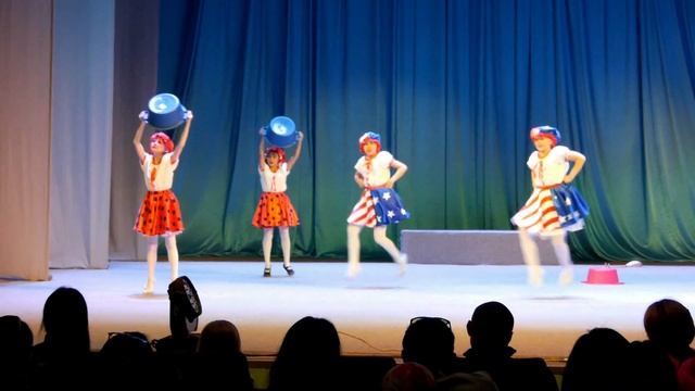 Танец "Beatles и стирка" смотреть онлайн