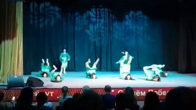 Арабы танцуют "Былинку" смотреть онлайн