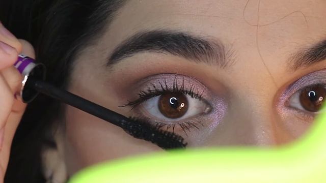 NUEVA MÁSCARA DE PESTAÑAS DE MAYBELLINE! THE FALSIES LASH LIFT || MAQUILLAJE DE FARMACIA смотреть онлайн