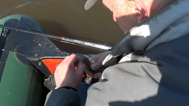 Плотва идет! Рыбалка. Ладога. Ловля плотвы на удочку. Кокорево 44 км. смотреть онлайн