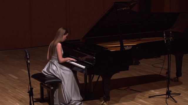 R.Strauss-Five Piano Pieces plays Anastasia Makhamendrikova смотреть онлайн