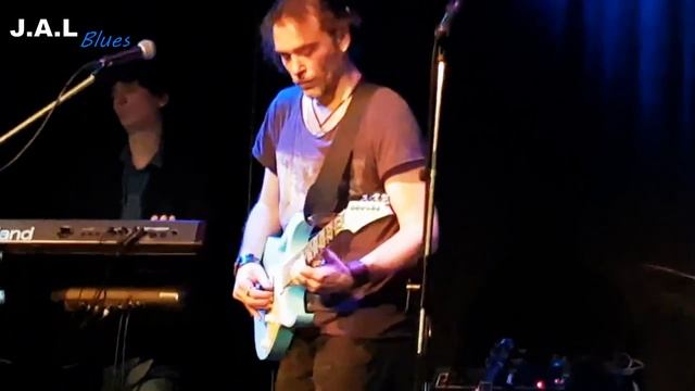 "Two Lovers In The Crowd"(J.A.L) Live excerpt 1 смотреть онлайн