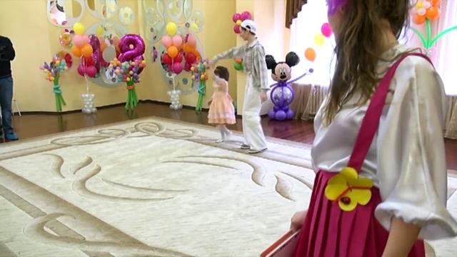 Танцевальная игра-сюрприз для девочек и мам смотреть онлайн