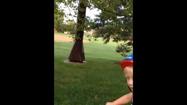 Miller Singing Annie in the Park смотреть онлайн