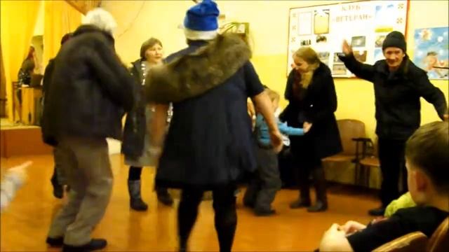 Новогодние танцы в клубе. смотреть онлайн