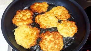 КАК ПРИГОТОВИТЬ САМЫЕ НАСТОЯЩИЕ ДРАНИКИ ЧТОБЫ ОНИ НЕ ТЕМНЕЛИ И НЕ РАЗВАЛИВАЛИСЬ ПРИ ЖАРКИ