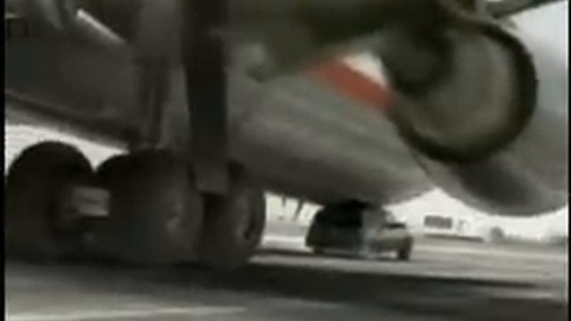 Highway funny plane landing смотреть онлайн