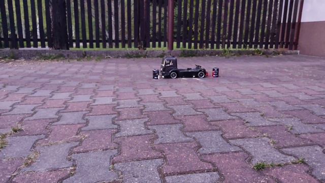 RC Drift Truck Mercedes Benz Arocs Tamiya tt-01typeE| Driftowanie ciężarówką| PawcioPaw Polish Drif смотреть онлайн