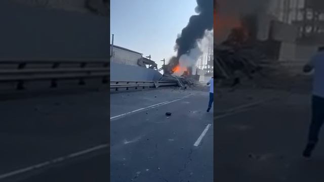 Киевская ГЭС серьезно повреждена из-за взрывов этим утром. смотреть онлайн