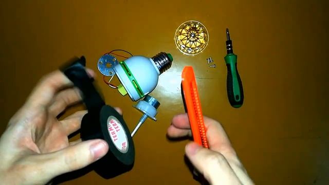 Светодиодная RGB лампа Full Color Rotating Lamp смотреть онлайн
