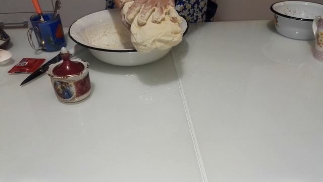 Пирожки с сыром, яйцом и тунцом. Среднекалорийное. Рецепт пирожков. смотреть онлайн