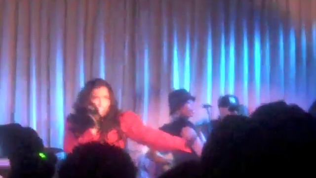 Melanie Fiona - Give It To Me Right (Live) смотреть онлайн