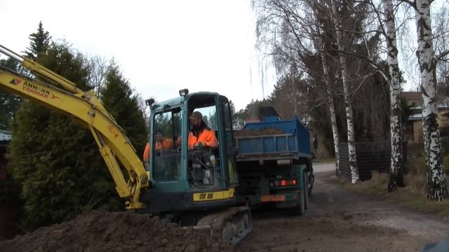 Loading clay to volvo fl7 with yanmar vio57 indexator смотреть онлайн