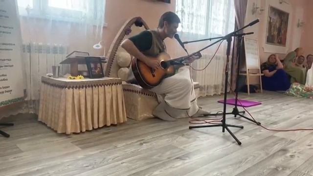 Голос флейты бамбуковой. Слова Бхакти Вигьяны Госвами махараджа. Исполняет Вишну-таттва дас смотреть онлайн