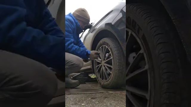 Готовимся к зиме, ставим зимние колеса на авто смотреть онлайн