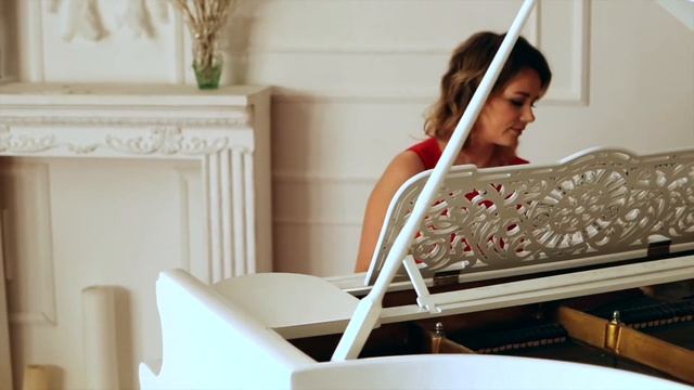 Красивое поздравление на годовщину 20 лет, самые искреннее чувства раскрываются в клипе.