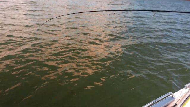 Summer Fishing at Lake Väneren - With Kristian Keskitalo смотреть онлайн