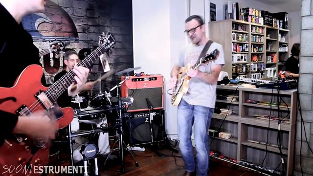 Epiphone Day Jam! - The Dot vs Jack Casady Bass смотреть онлайн