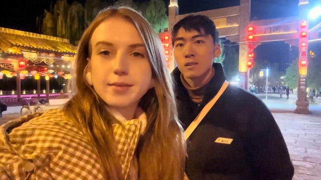 Thousand-year-old temple in the mountains and Chinese food street with 1000 types of food смотреть онлайн