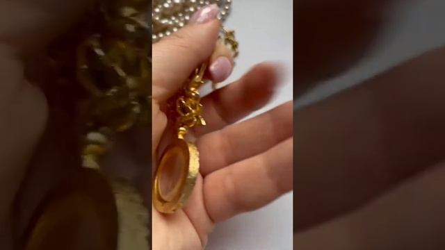 Маленькая Лупа с цветами на цепи смотреть онлайн