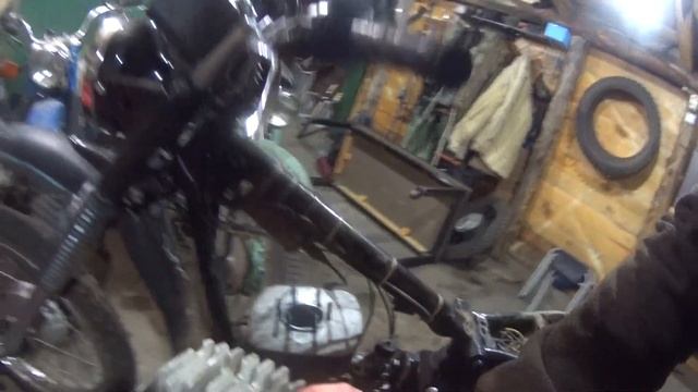 Заглянем в поршневую ИЖ Планеты после 100 км пробега. смотреть онлайн