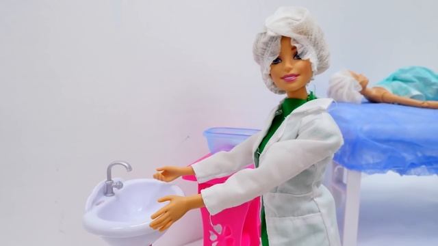 A bebê da Barbie está para chegar! Vídeo com a boneca Barbie para meninas em português смотреть онлайн