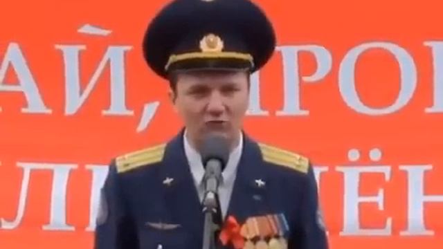 Русский офицер Смелый мужик говорит что делать русским! смотреть онлайн