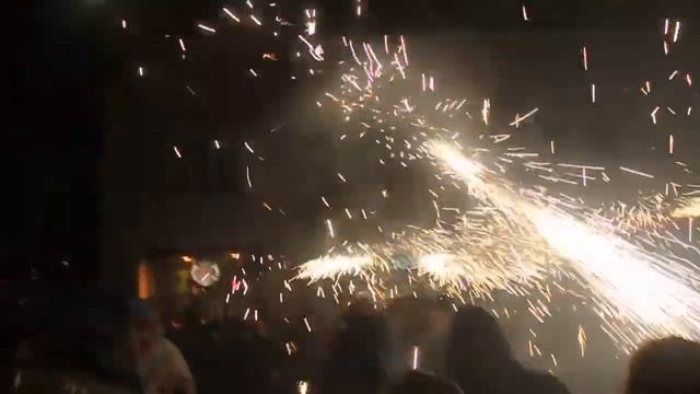 Коррефок в Барселоне на Ла Мерсе 2012 смотреть онлайн