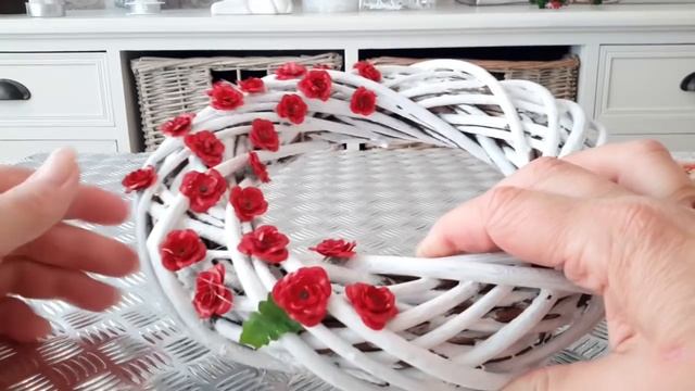 ПРОСТОЙ ЗИМНИЙ ВЕНОК ЗА 10 МИНУТ...SIMPLE WINTER WREATH IN 10 MINUTES ... смотреть онлайн