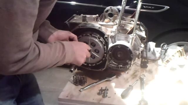 Starter and Clutch Removal - GS550 Cafe Racer Build (Part 9) смотреть онлайн