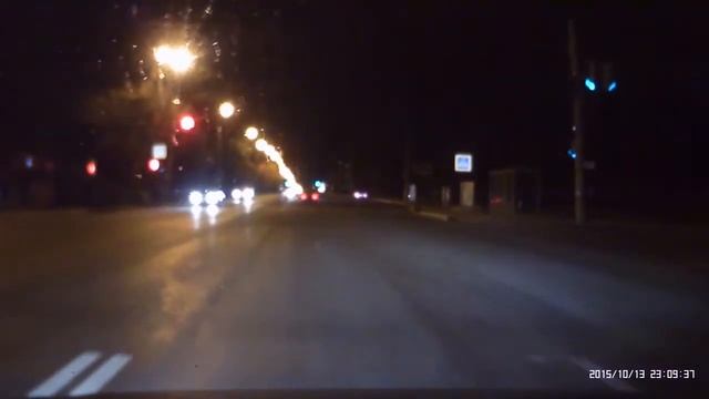 Lada Priora проехала на красный свет светофора смотреть онлайн
