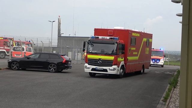 [ELW2, WLFs, etc.] ICAO-Großübung Flughafen Dortmund - Einsatzfahrten Feuerwehr und Rettungsdienst смотреть онлайн
