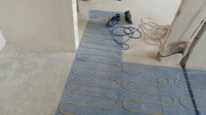 Как самому разложить  нагревательный мат и  подготовить пол под  укладку  керамогранита в кухне!