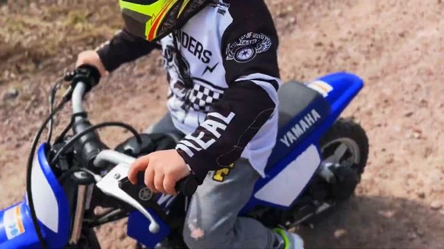 Yamaha PW50 - 4 Year Old Kid - First Ride смотреть онлайн