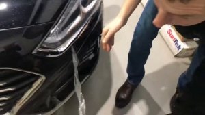 Снимаю полиуретановую пленку с бампера