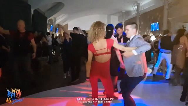 Анна Галенда - бачата на вечеринке пяти школ в Харькове смотреть онлайн