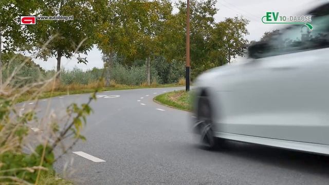 Volvo V60 T8 Twin Engine rij-impressie смотреть онлайн