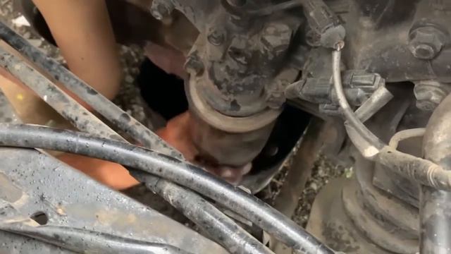 Changing Oil Filter Canter 4D33