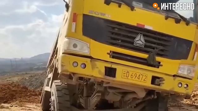 Танки грязи не боятся! Водители грузовиков тоже! смотреть онлайн