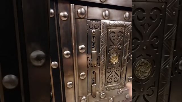 Красивый итальянский сейф смотреть онлайн