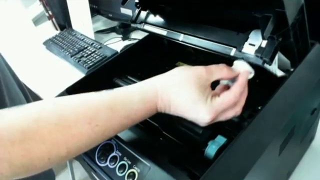 How to clean the LED Bar on an Oki B420 / B430 laser printer. смотреть онлайн