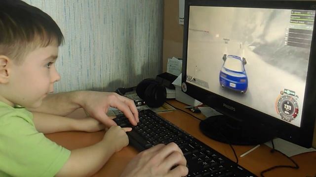 Играем в гонки стрелялки_Gas Guzzlers Extreme смотреть онлайн