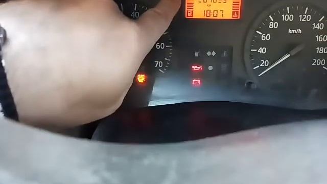 Загорается лампа уровня топлива Dacia logan. смотреть онлайн