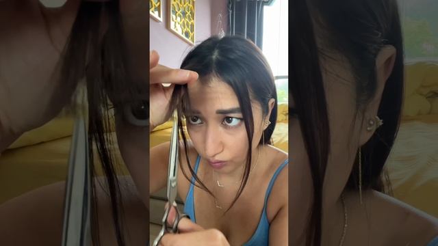 Челка шторка как стричь #обзоры #влог #мотивация #влоги #челка #рукинедляскуки #стрижкаволос смотреть онлайн