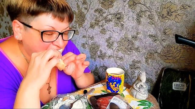 мукбанг/Сыр и колбаса на завтрак/обжор и разговоры на камеру/Mukbang